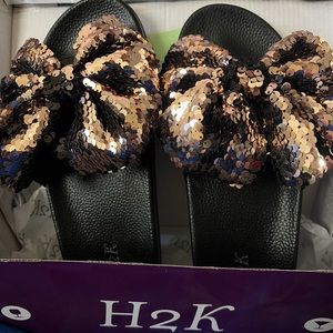 woman’s slides with glitter bow sz 10